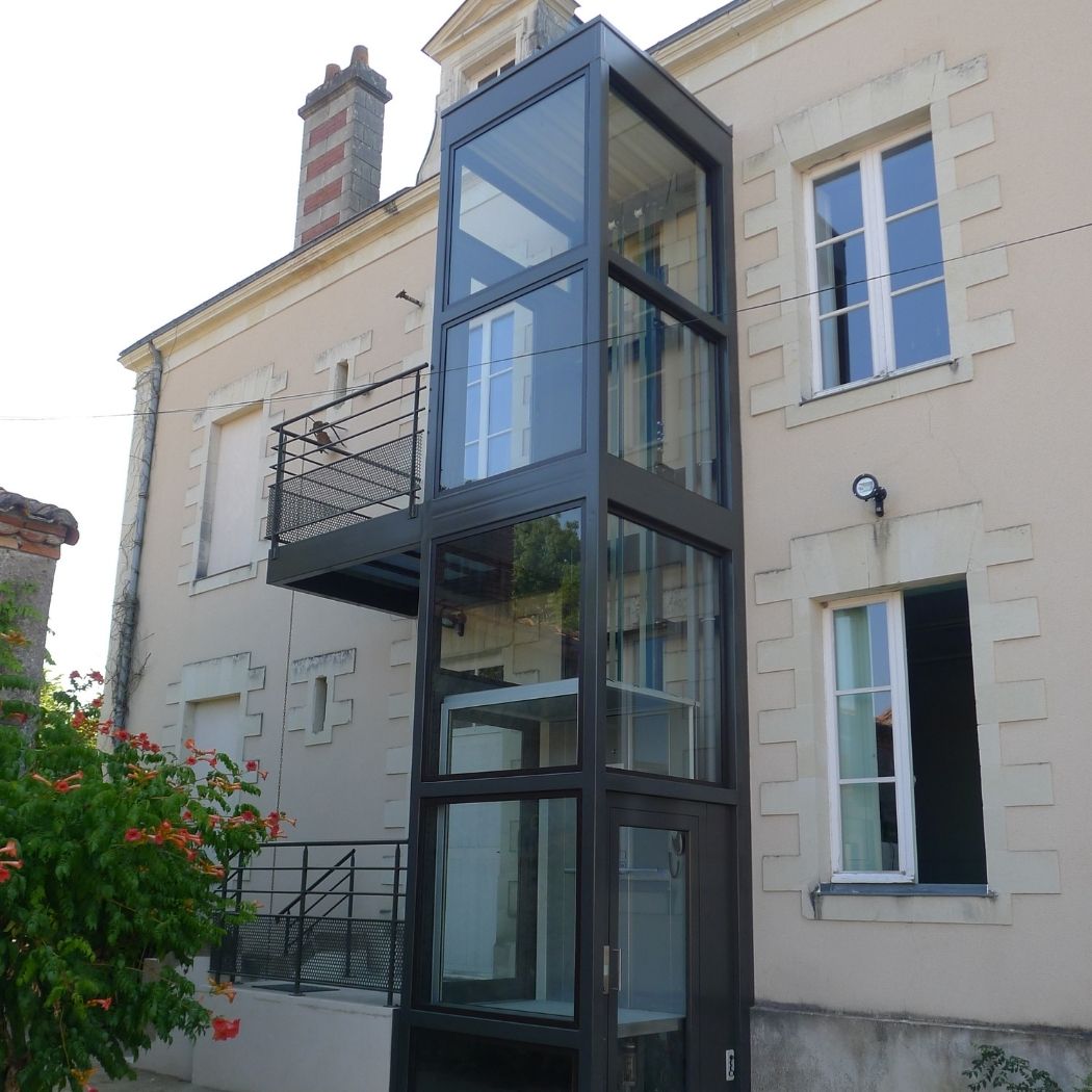 Ascenseur avec structure autoportante