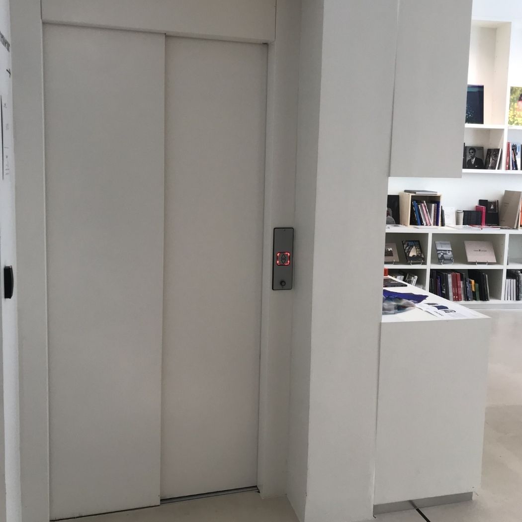 Monte-personne intérieur